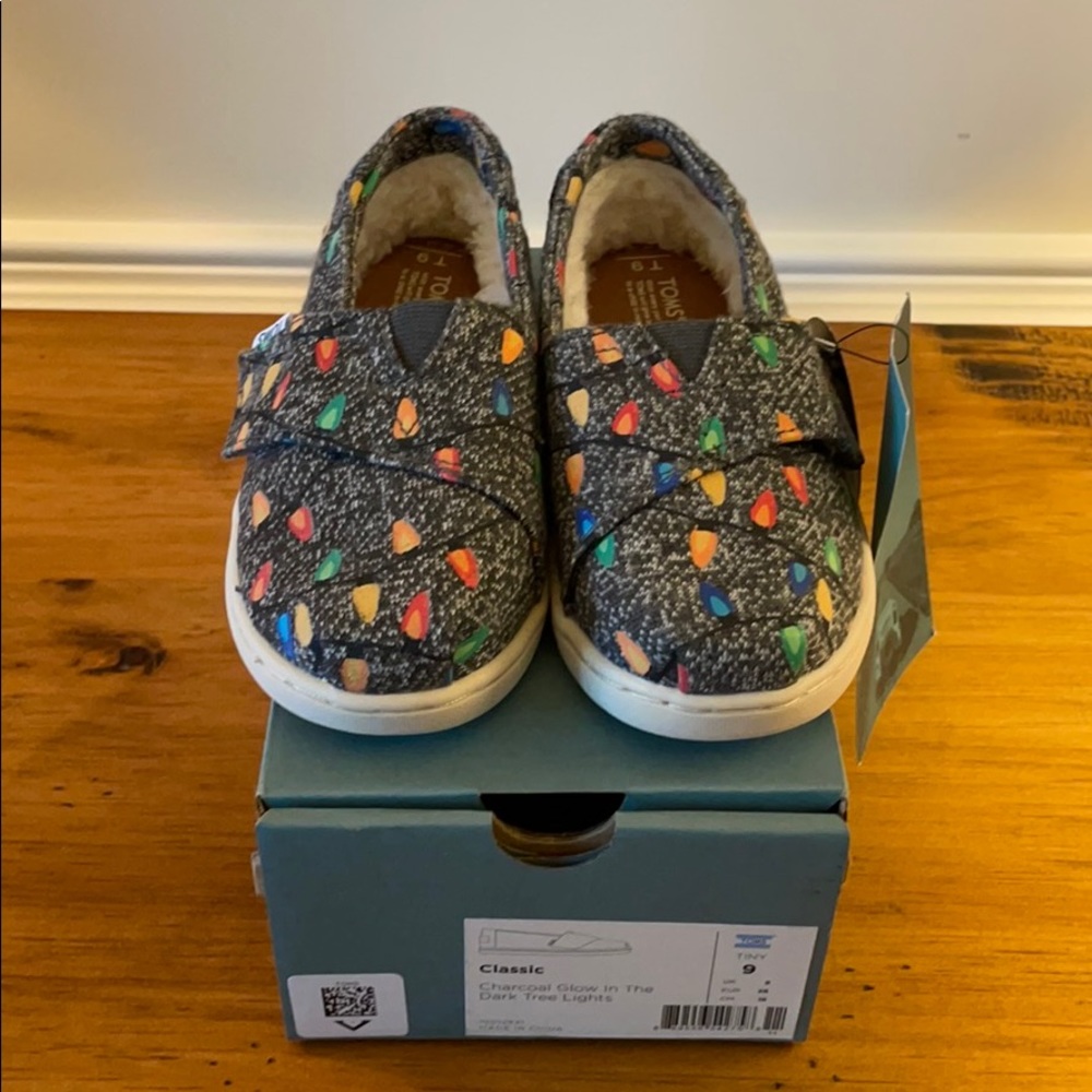 Toddler glow in the dark tree lights TOMS.